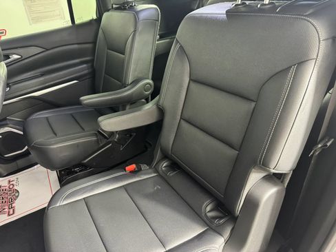 Used 2024 Chevrolet Traverse LT w/ Enhanced Driving Package AWD/4WD image 40