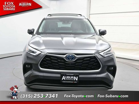Used 2024 Toyota Highlander Platinum AWD/4WD image 3