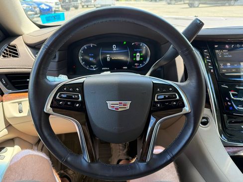 Used 2017 Cadillac Escalade ESV Premium Luxury AWD/4WD image 34