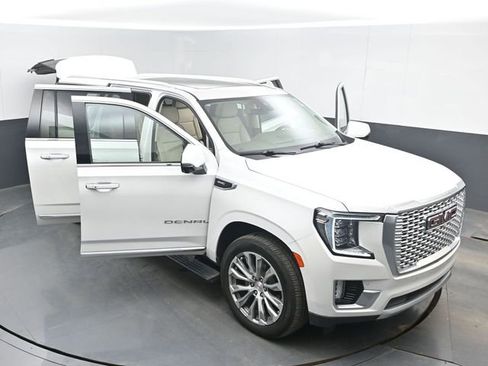 Used 2021 GMC Yukon XL Denali w/ Denali Premium Package AWD/4WD image 55