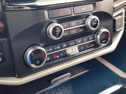 Certified 2022 Ford Expedition Limited image 24