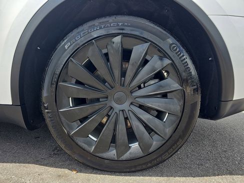 Used 2023 Tesla Model Y Long Range AWD/4WD image 35