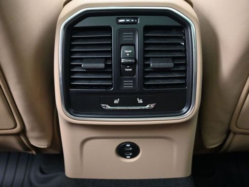 Certified 2023 Porsche Macan Turbo image 8