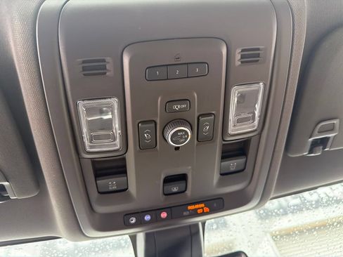 Used 2022 GMC Yukon XL SLT w/ SLT Premium Package AWD/4WD image 19