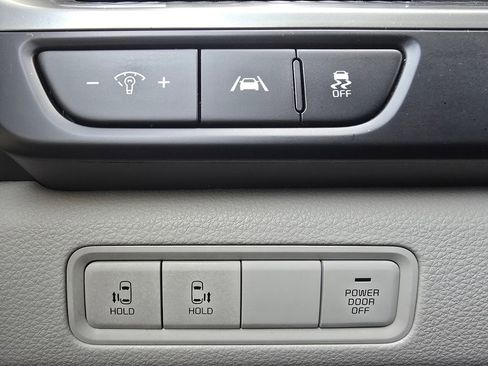 Used 2024 Kia Carnival LX image 29