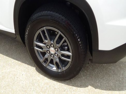 Used 2025 GMC Acadia Elevation FWD image 9