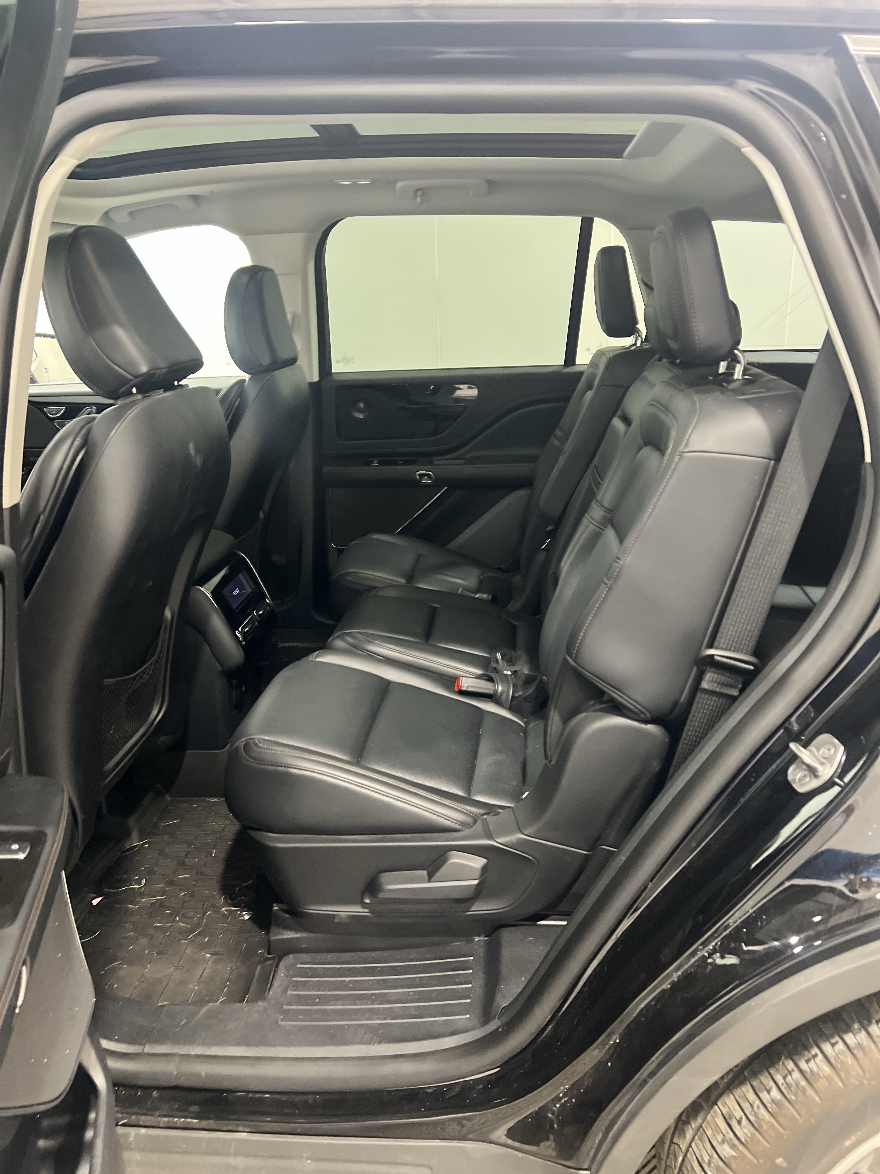 Used 2025 Lincoln Aviator Reserve AWD/4WD image 13