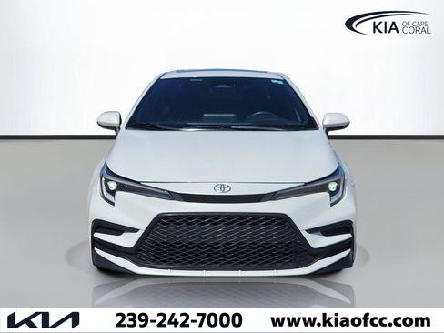 Used 2023 Toyota Corolla SE w/ SE Premium Package FWD image 2