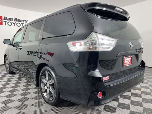 Used 2016 Toyota Sienna SE image 24