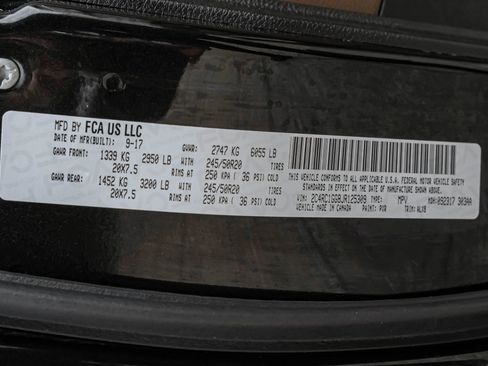 Used 2018 Chrysler Pacifica Limited image 78