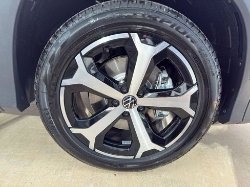 New 2026 Volkswagen Tiguan SE image 17