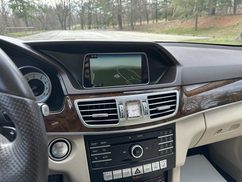 Used 2016 Mercedes-Benz E 350 E 350 4MATIC AWD 4dr Wagon image 28