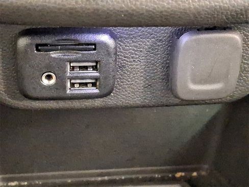 Used 2022 Chevrolet Traverse LT w/ LT Premium Package image 26