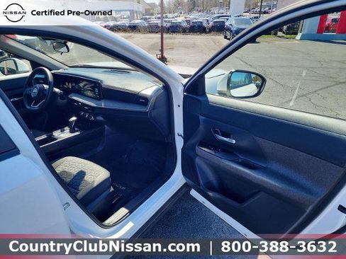 Certified 2025 Nissan Kicks SV image 27