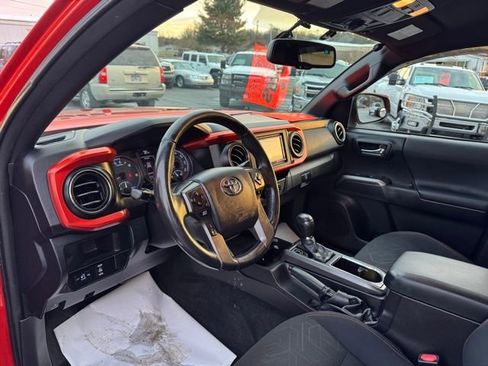 Used 2016 Toyota Tacoma TRD Off-Road w/ Towing Package AWD/4WD image 10
