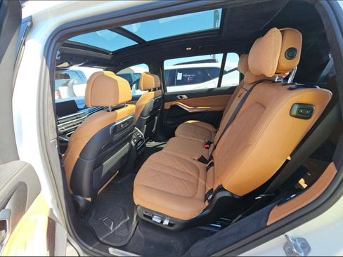 Used 2024 BMW X7 xDrive40i w/ M Sport Package AWD/4WD image 12