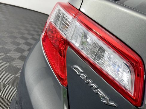 Used 2012 Toyota Camry XLE w/ Leather Pkg FWD image 12
