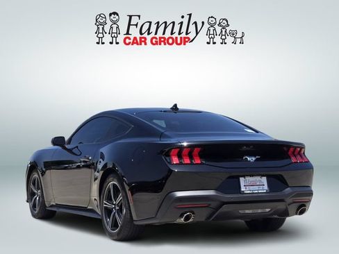 Used 2025 Ford Mustang Coupe RWD image 3