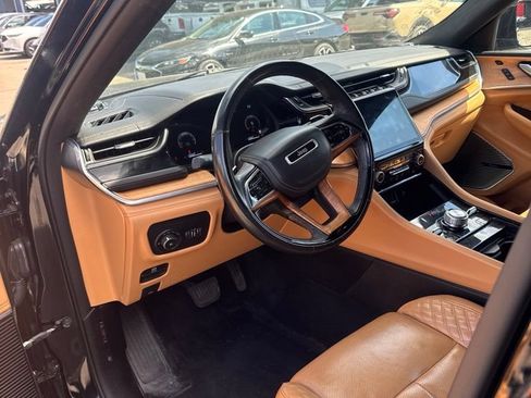 Used 2023 Jeep Grand Cherokee Summit AWD/4WD image 9