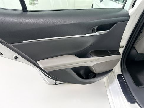 Used 2021 Toyota Camry SE image 24