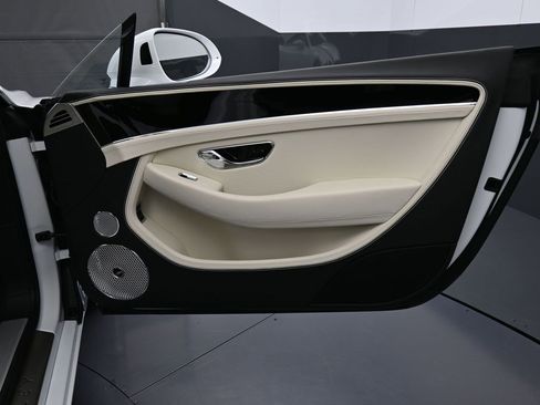 Used 2024 Bentley Continental GT image 25