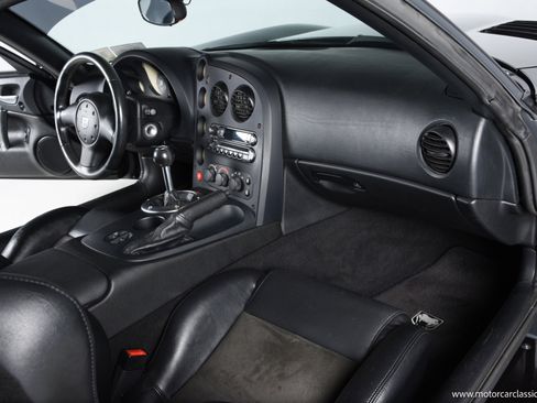 Used 2004 Dodge Viper SRT-10 RWD image 25
