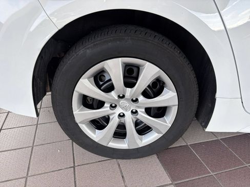 Used 2025 Toyota Corolla LE FWD image 27