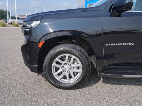 Used 2024 Chevrolet Suburban LT AWD/4WD image 11