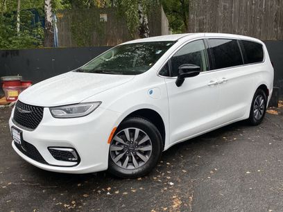 Used 2024 Chrysler Pacifica Limited