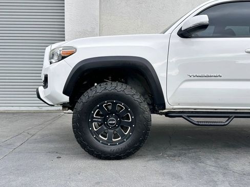 Used 2017 Toyota Tacoma TRD Off-Road RWD image 6