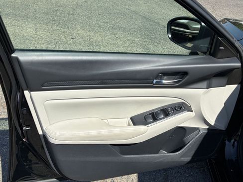 Used 2025 Nissan Altima 2.5 SV image 18