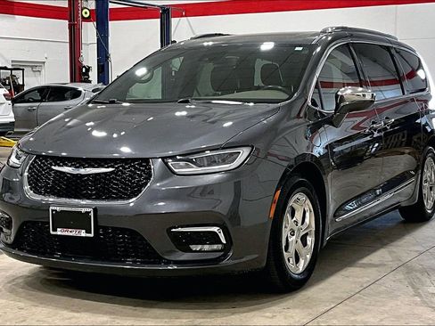 Used 2021 Chrysler Pacifica Limited w/ Uconnect Theater Family Group FWD image 28