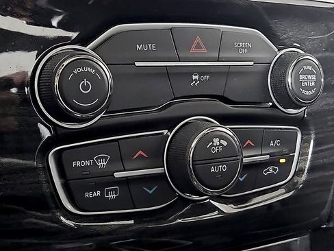 Used 2017 Chrysler 300 Limited w/ Value Package image 16