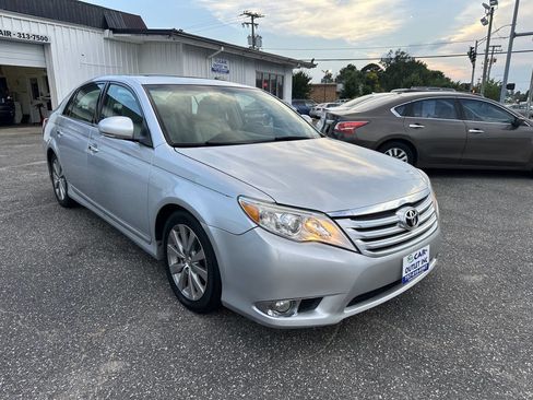 Used 2011 Toyota Avalon Limited image 1