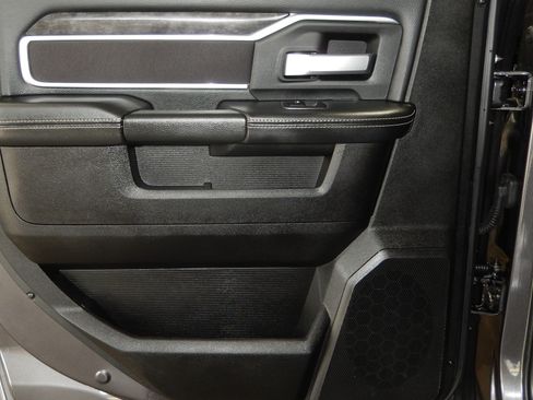 Used 2024 RAM 2500 Big Horn w/ Night Edition AWD/4WD image 32