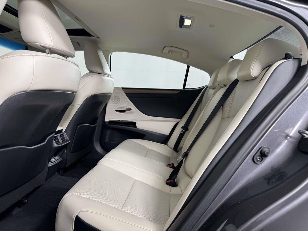 Used 2024 Lexus ES 350 w/ Premium Package FWD image 32