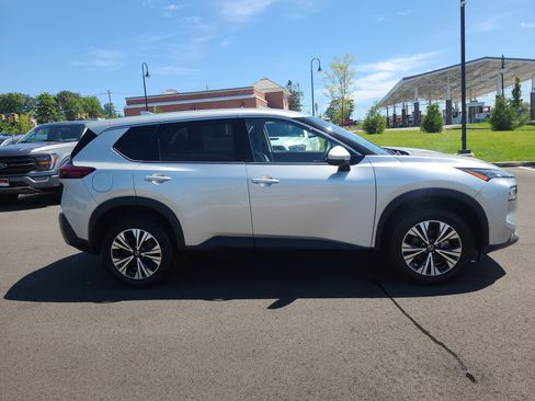 Used 2021 Nissan Rogue SV AWD/4WD image 4