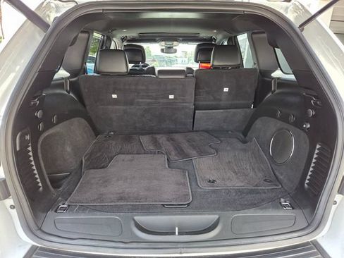 Used 2019 Jeep Grand Cherokee Altitude RWD image 13
