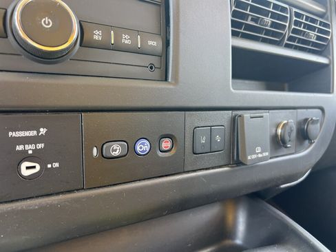 Used 2021 GMC Savana 3500 Extended w/ Power Convenience Package RWD image 21