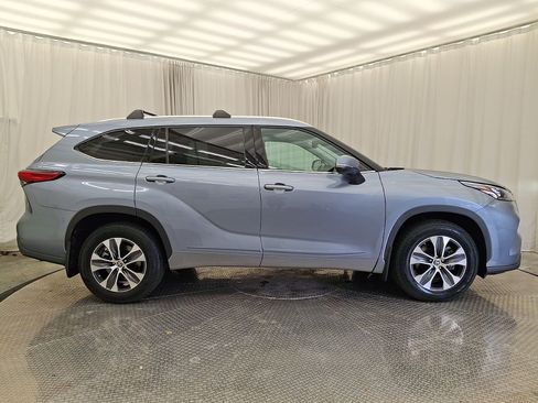 Certified 2020 Toyota Highlander XLE AWD/4WD image 30