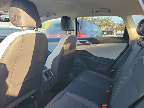 New 2026 Volkswagen Taos SE FWD image 5