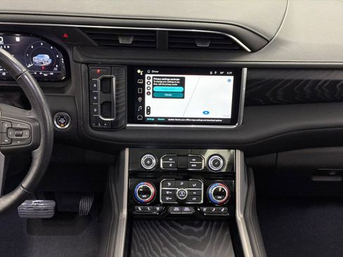 Used 2022 GMC Yukon XL Denali image 25