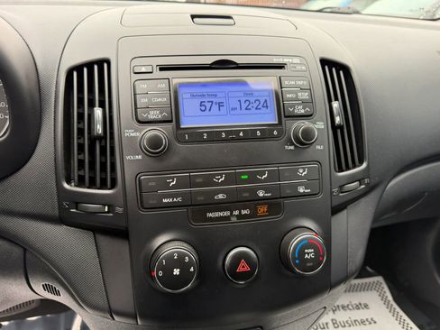 Used 2012 Hyundai Elantra FWD image 16