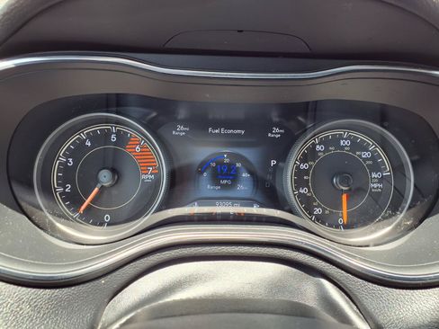 Used 2022 Jeep Cherokee Limited AWD/4WD image 19