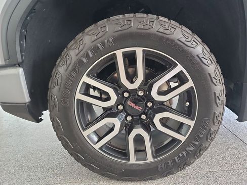 Used 2023 GMC Sierra 1500 AT4 w/ AT4 Premium Package AWD/4WD image 33