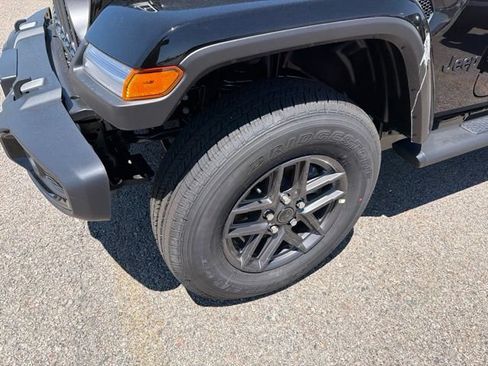 New 2026 Jeep Gladiator Sport AWD/4WD image 7