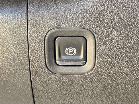 Used 2020 GMC Sierra 1500 SLT w/ SLT Premium Package image 28