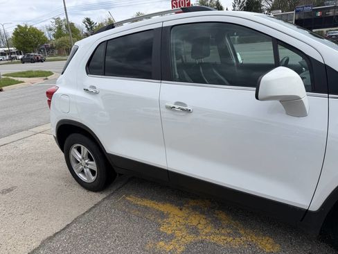 Used 2017 Chevrolet Trax LT w/ LT Convenience Package AWD/4WD image 15