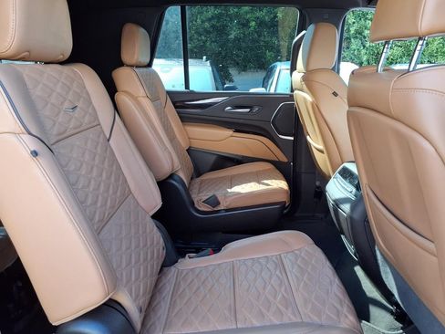 Used 2024 Cadillac Escalade Sport w/ Touring Package AWD/4WD image 17