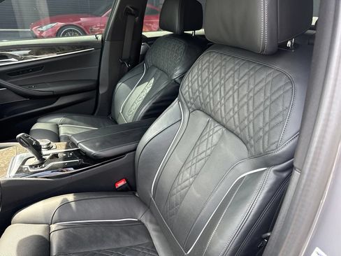 Used 2022 BMW M550i xDrive w/ Premium Package AWD/4WD image 5